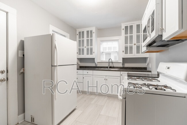 Building Photo - 509 N Bradley Ave