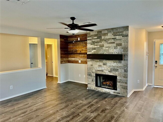 Foto del edificio - 3401 Nocona Cove