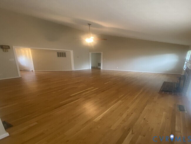 Foto del edificio - 8161 Dunfee Ln
