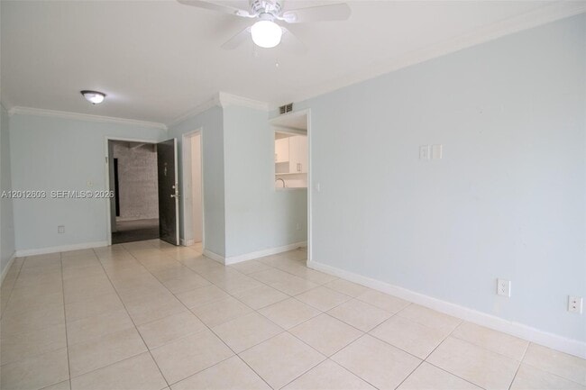 Building Photo - 10365 N Kendall Dr