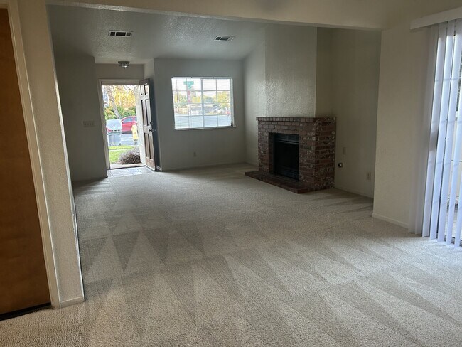 Building Photo - Two Bedroom Duplex Available Now!