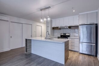 Building Photo - 9675 Av Papineau