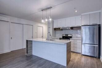 Building Photo - 9675 Av Papineau