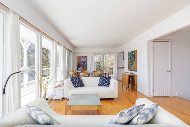 Foto del edificio - 20 Bay Inlet Rd