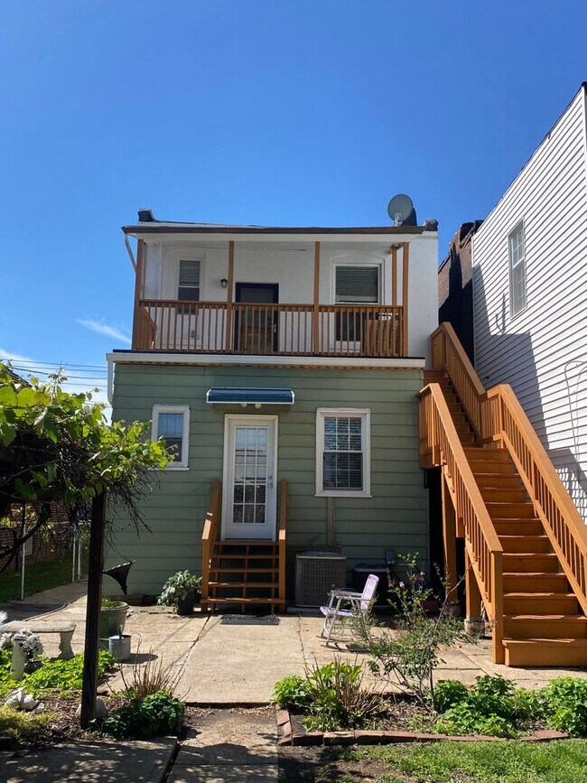 Building Photo - Beautiful Renovated Condo in The Hill