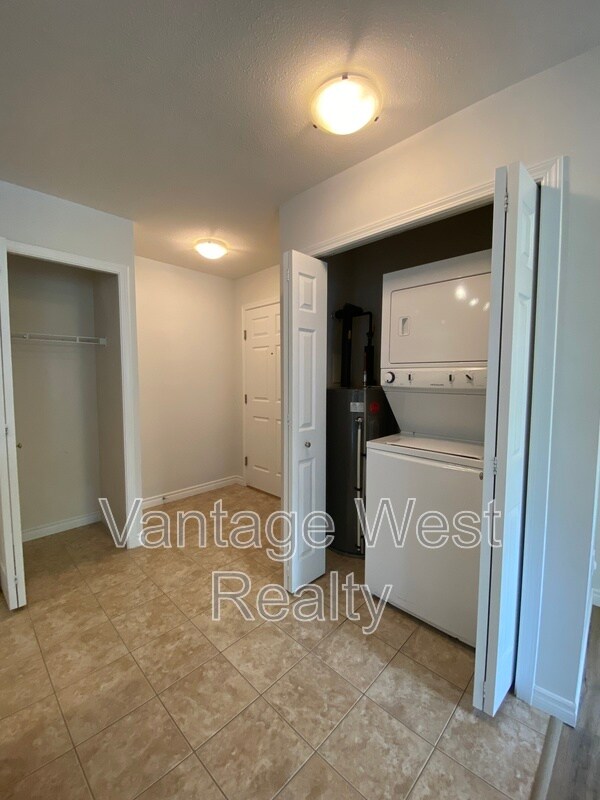 Photo du bâtiment - 598-598 Sutherland Ave