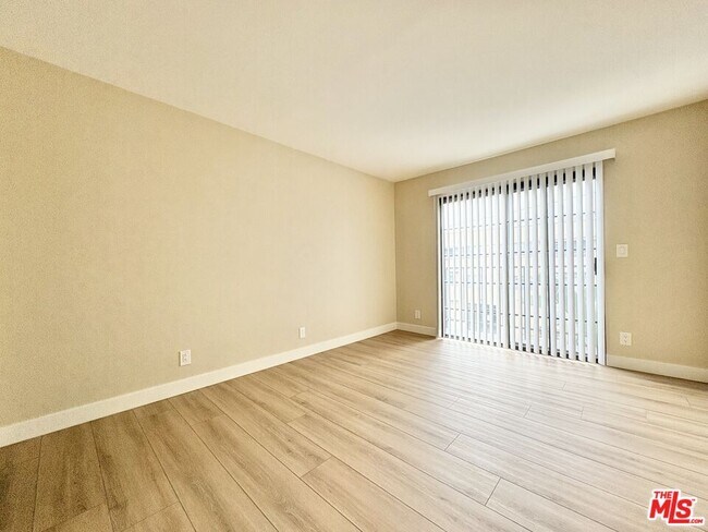 Foto del edificio - 6202 Fulton Ave