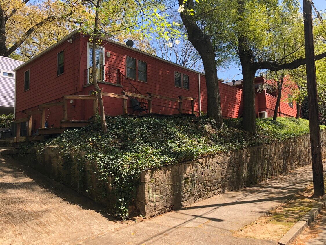 Front - 816 Amsterdam Ave NE