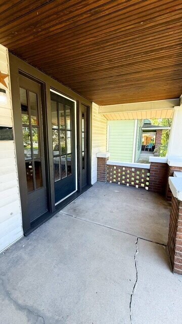 Building Photo - EAST SIDE UPDATED 3 BEDROOM CRAFTSMAN STYLE HOME AVAILABLE NOW!