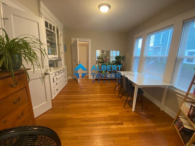 Building Photo - 21 Moraine St