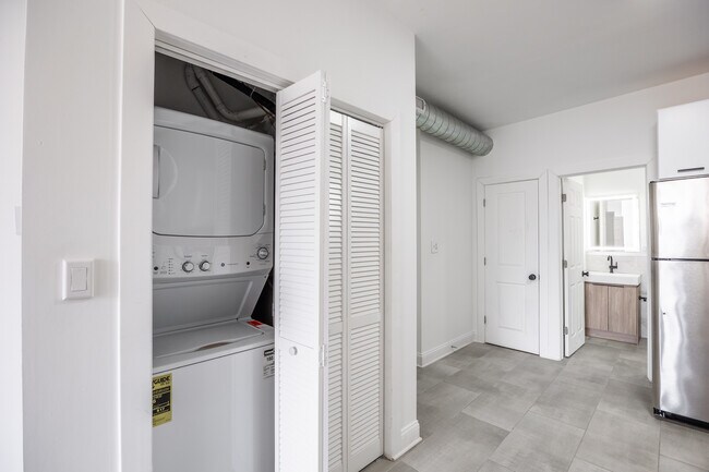 Foto del edificio - 1841 N Kedzie Ave