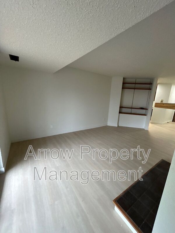 Building Photo - 205 E Arbor Ave