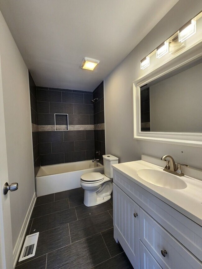 Foto del edificio - Amazing 3 bed/1.5 bath Updated unit