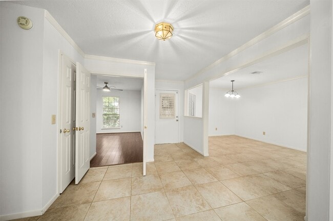 Building Photo - 96 S Golden Arrow Cir