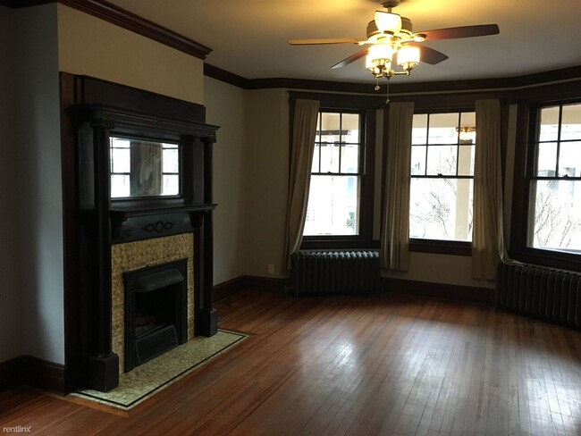 Foto del edificio - 4 br, 2 bath House - 555 Myrtle Ave