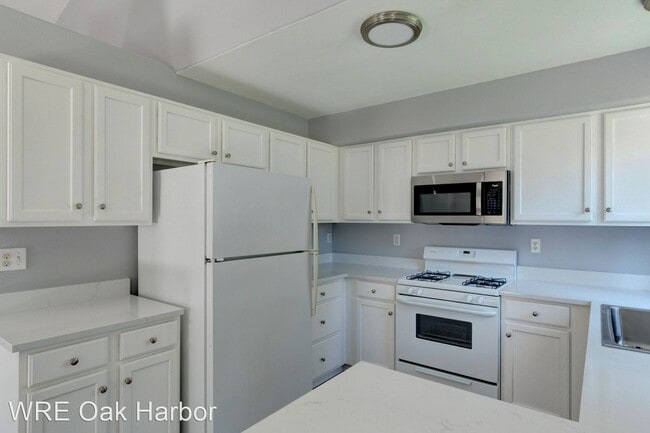 Building Photo - 3 br, 2.5 bath House - 1620 SW Nienhuis St