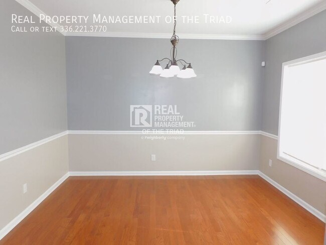 Building Photo - Lovely 4BR/2.5BA Home in Burlington!