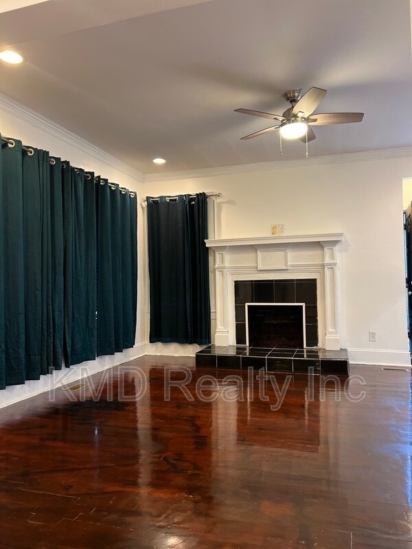 Building Photo - 424 Woodvale Pl