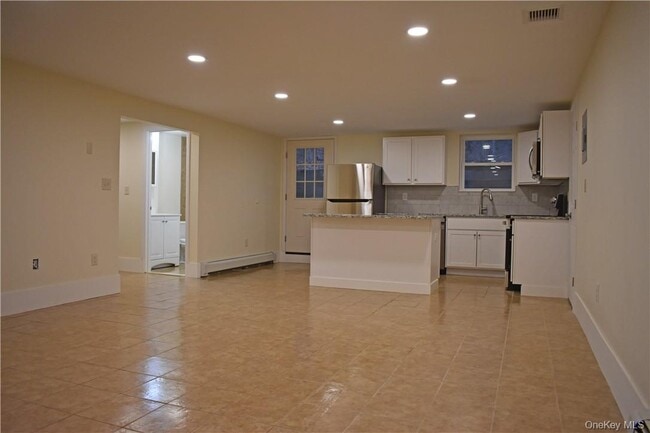 Building Photo - 33 E Vacation Dr