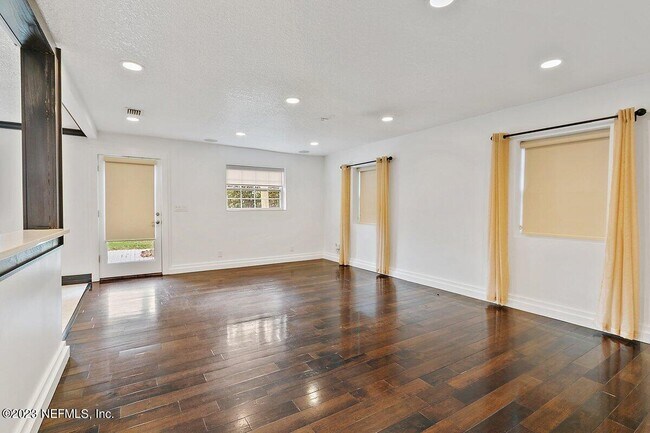 Building Photo - 331 2nd St