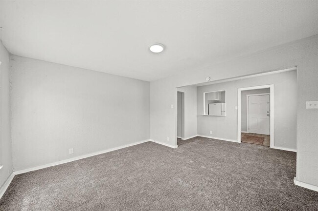 Building Photo - 1721 W 5th St