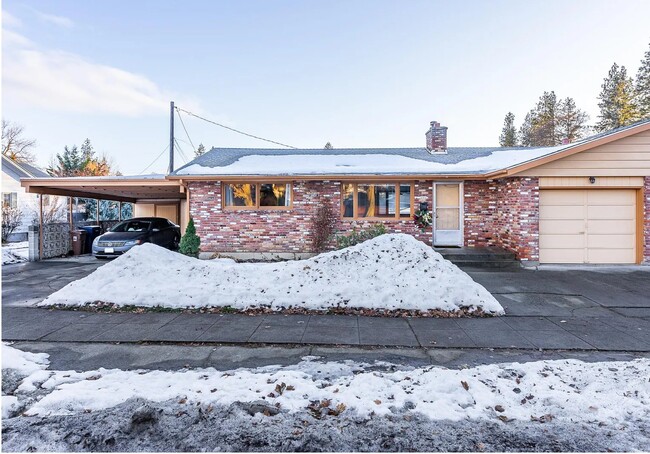 Building Photo - 606 E 35th Ave