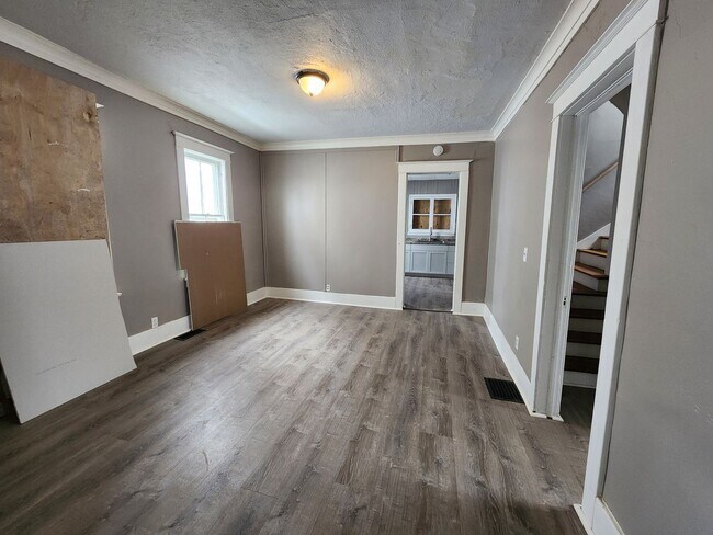 Building Photo - Three Bedroom, Two Full Bath Single Family...