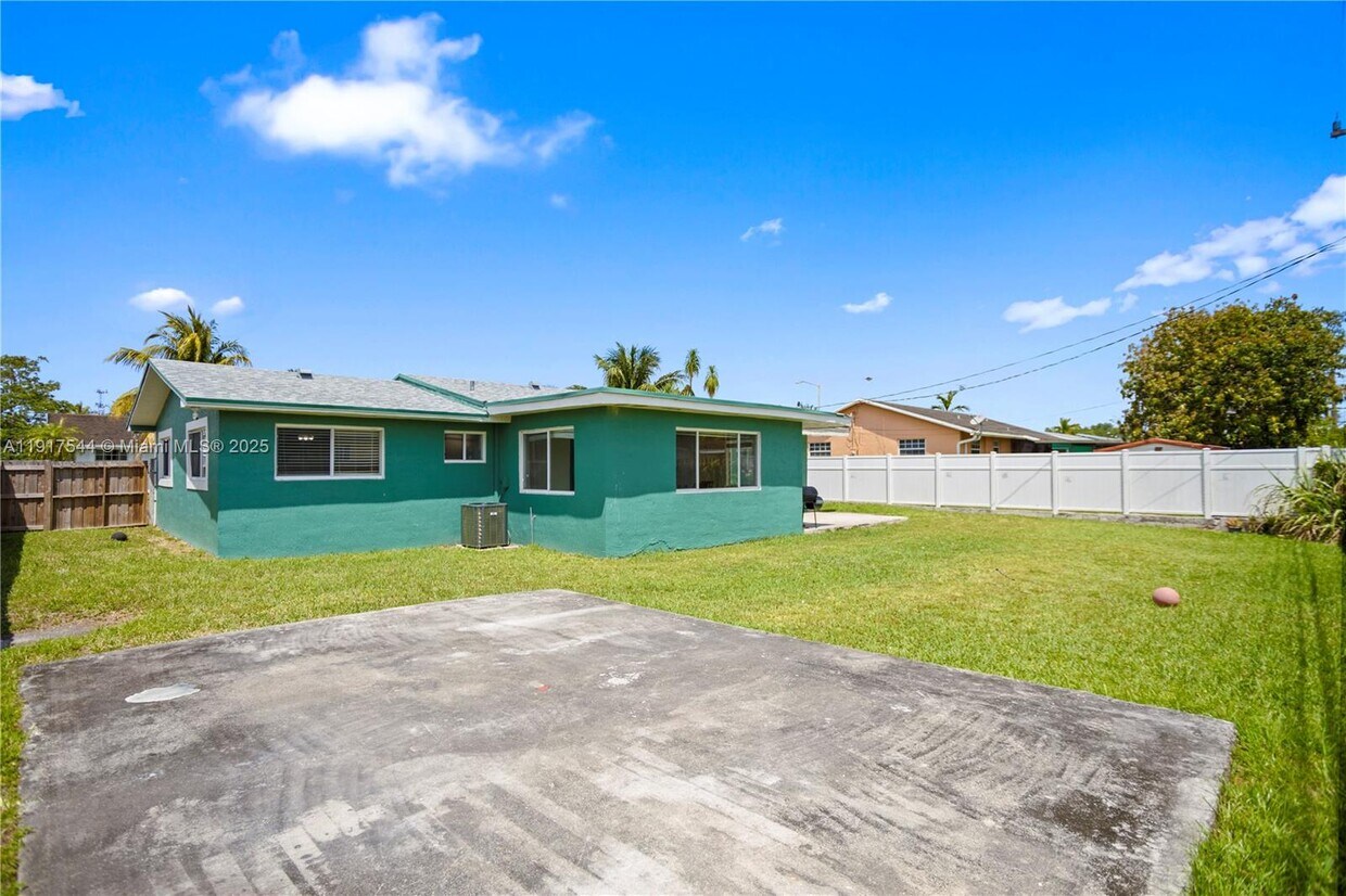 Foto principal - 1831 SW 97th Ter