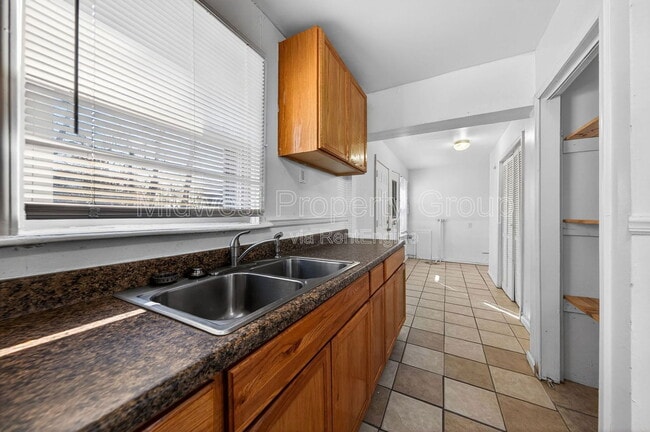 Foto del edificio - 334 Mueller Ave