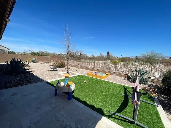 Foto del edificio - 8771 N Big Ben Ln