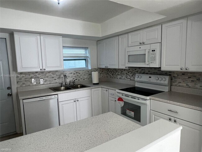 Building Photo - 4 br, 2 bath House - 113 NW 13th Ave Frnt