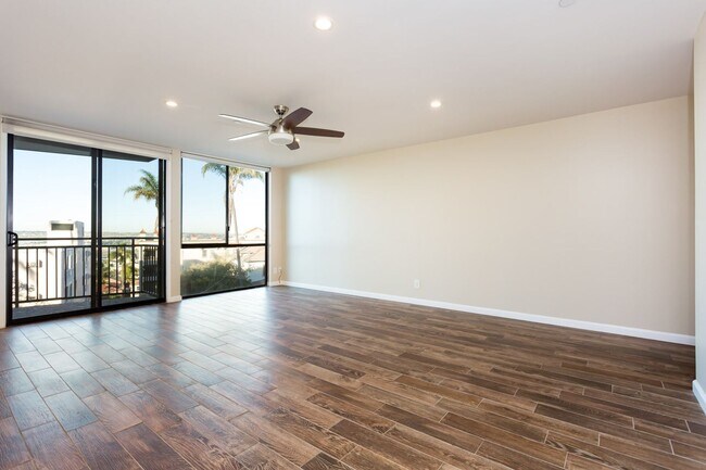 Building Photo - Stunning Bay View Condo in Bankers Hill