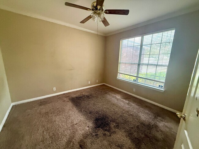 Building Photo - 4115 Dunn Oak Dr