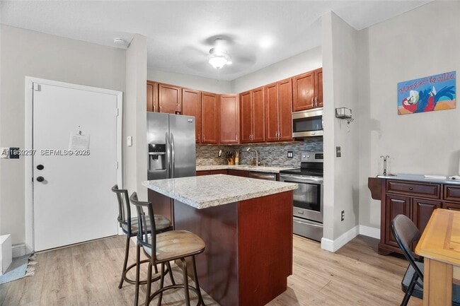 Foto del edificio - 9606 W McNab Rd