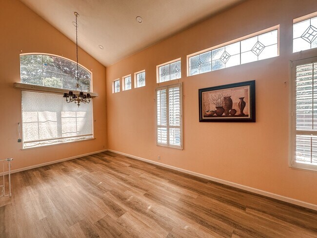 Building Photo - Home in Pleasanton Available!