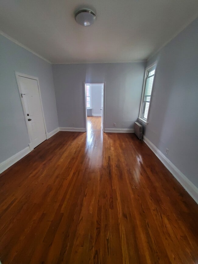 Building Photo - 426 E Jersey St