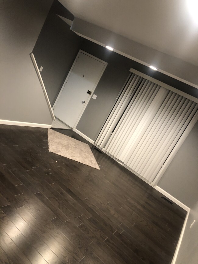 Building Photo - 2388 Charlemagne Dr