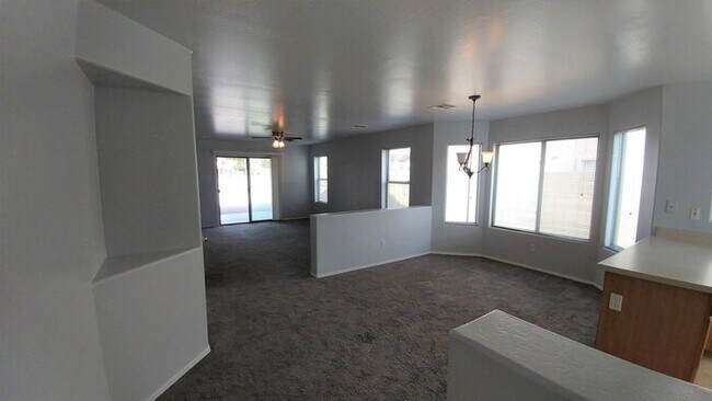 Building Photo - AVAILABLE 3/14/22!!!