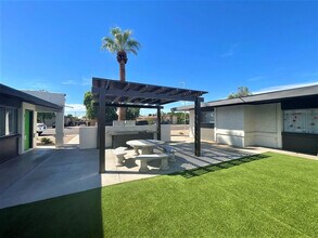 Building Photo - 6802 W Glendale Ave