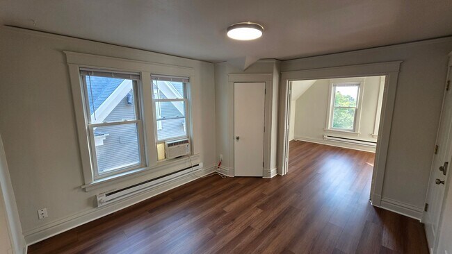 Foto del edificio - 617 E 8th St
