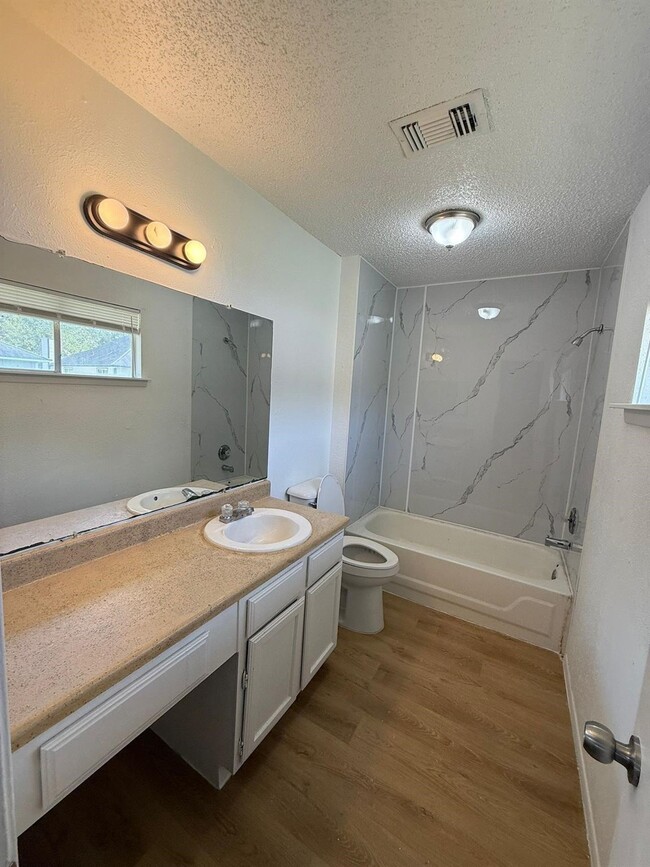 Building Photo - 812 Jefferson Ave