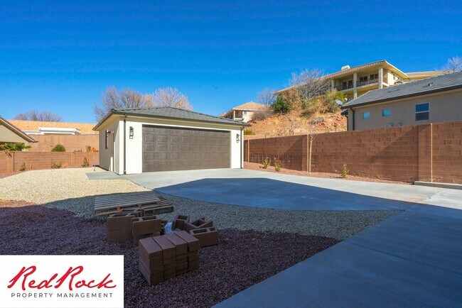 Building Photo - Newer 3 Bedroom, 2.5 Bath Townhome