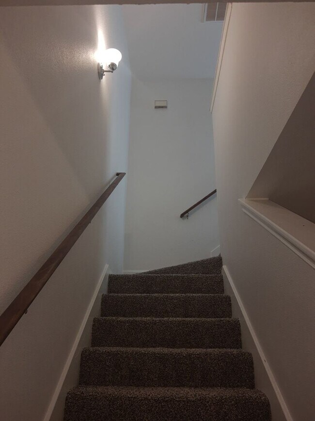 Foto del edificio - Converse, TX! 3 Bedroom 2.5 Bath Townhome