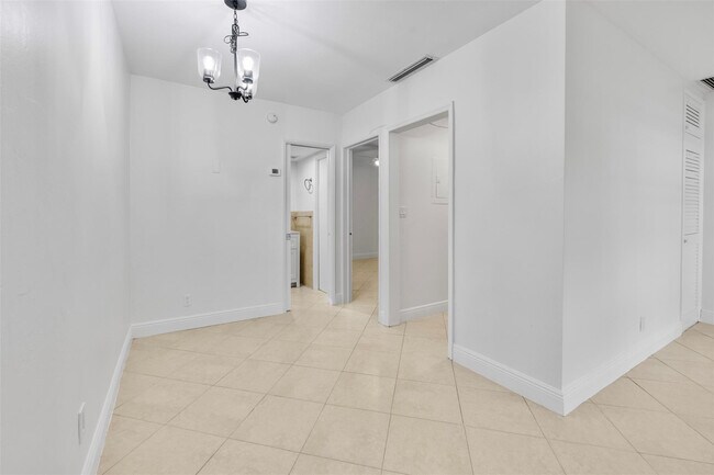 Foto del edificio - 815 Middle River Dr