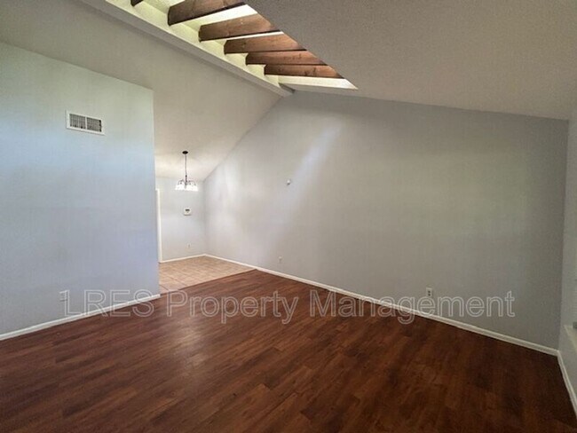Foto del edificio - 4654 Lighthouse Cir