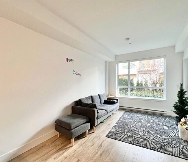 Photo du bâtiment - 6338 King George Blvd