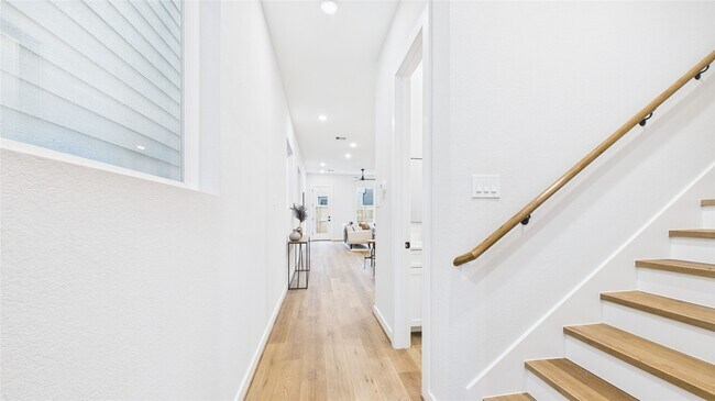Foto del edificio - 5032 Creekmont Dr