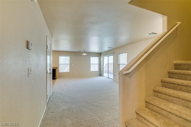 Foto del edificio - 186 Gilliflower Ave