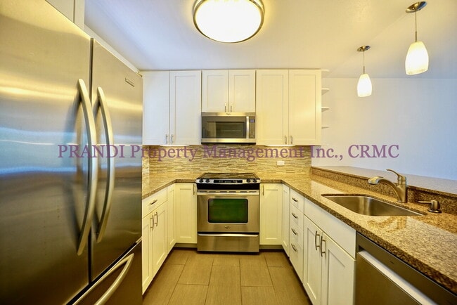 Building Photo - Top Floor, Corner Unit Condo with View and...