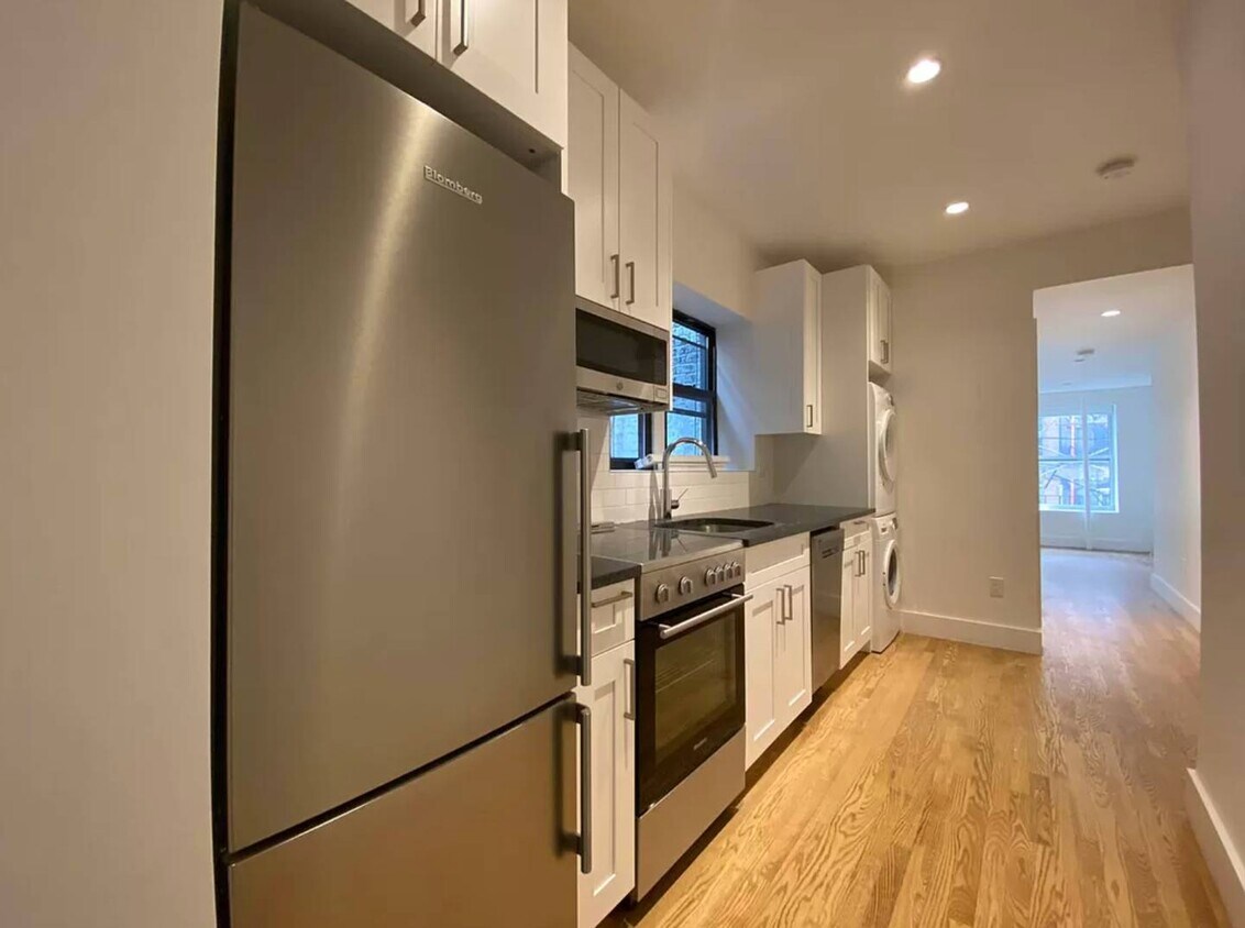 Primary Photo - 242 W 10th St